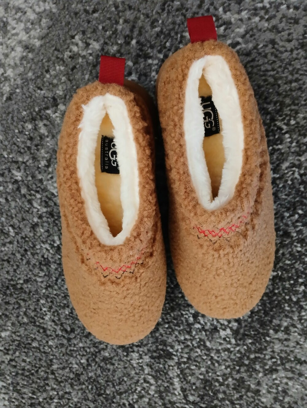 UGG Cozy Sherpa Slippers - Chestnut Brown